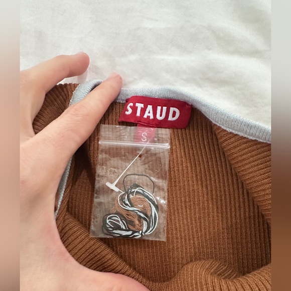 Staud Apres Cutout Color-block Ribbed Knit Sleeveless Turtleneck - Picture 4 of 4